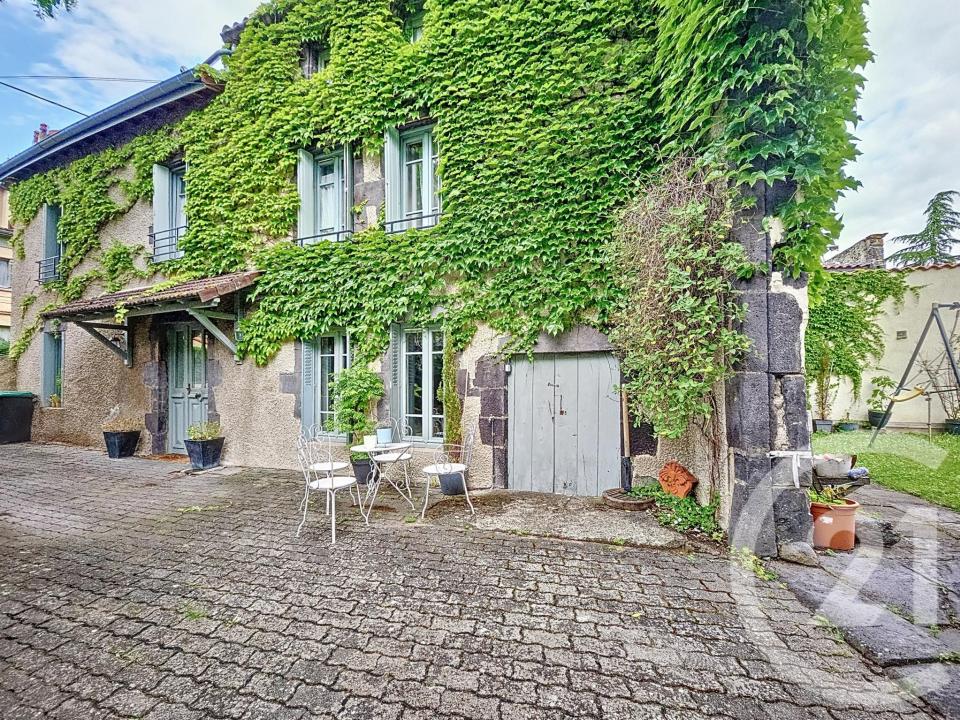 Mozac, Alvernia 63200, Francia