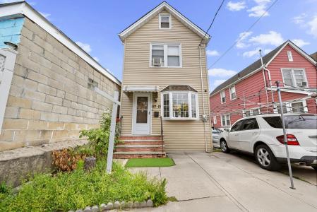 12713 142nd Street, Jamaica, Нью-Йорк 11436, Соединенные Штаты