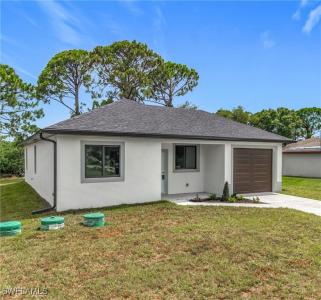 3705 8 Street SW, Lehigh Acres, 佛羅里達州 33976, 美國