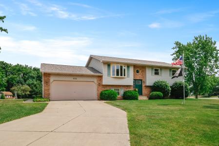 302 Elkwood Court, Valparaiso, Indiana 46383, USA