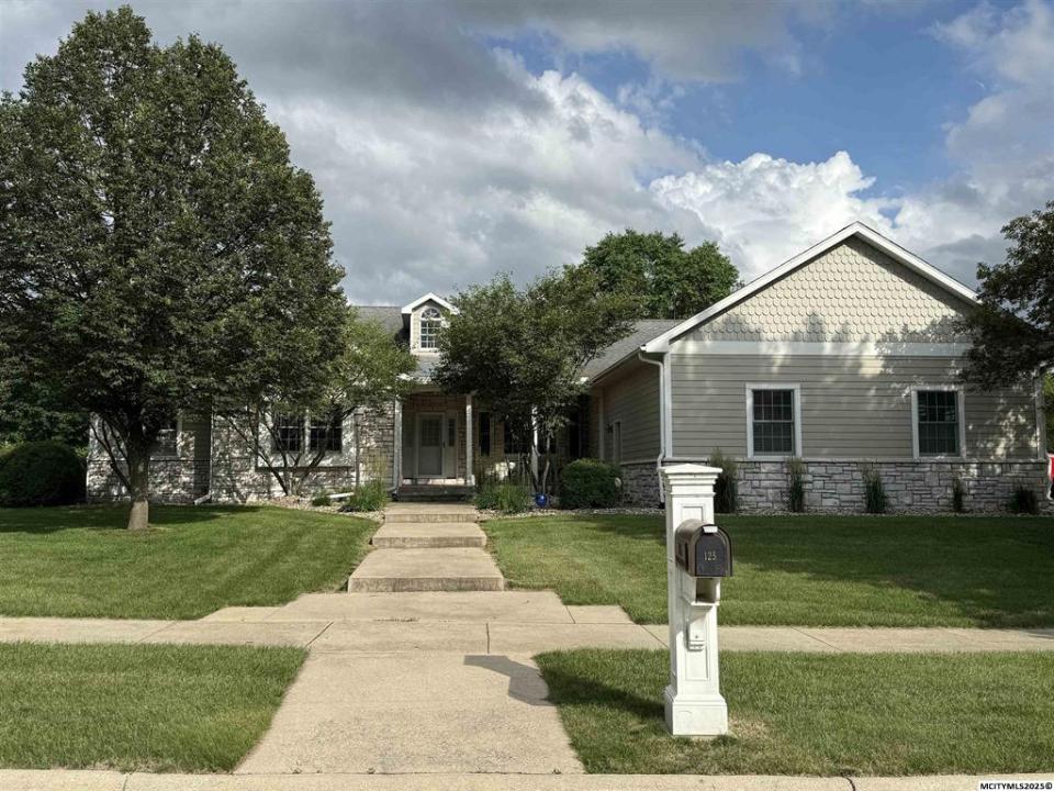 125 Pebble Creek Dr, Mason City, Iowa 50401