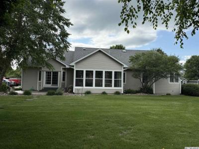 125 Pebble Creek Dr, Mason City, Iowa 50401