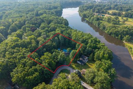 1051 Vallado Dr., Weidman, Michigan 48893, Estados Unidos