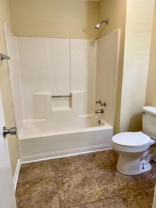 111 Tinkerview Dr, Cloverdale, וירג'יניה 24077, ארצות הברית של אמריקה 