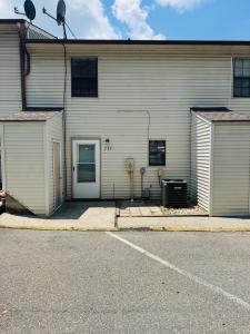 111 Tinkerview Dr, Cloverdale, וירג'יניה 24077, ארצות הברית של אמריקה 