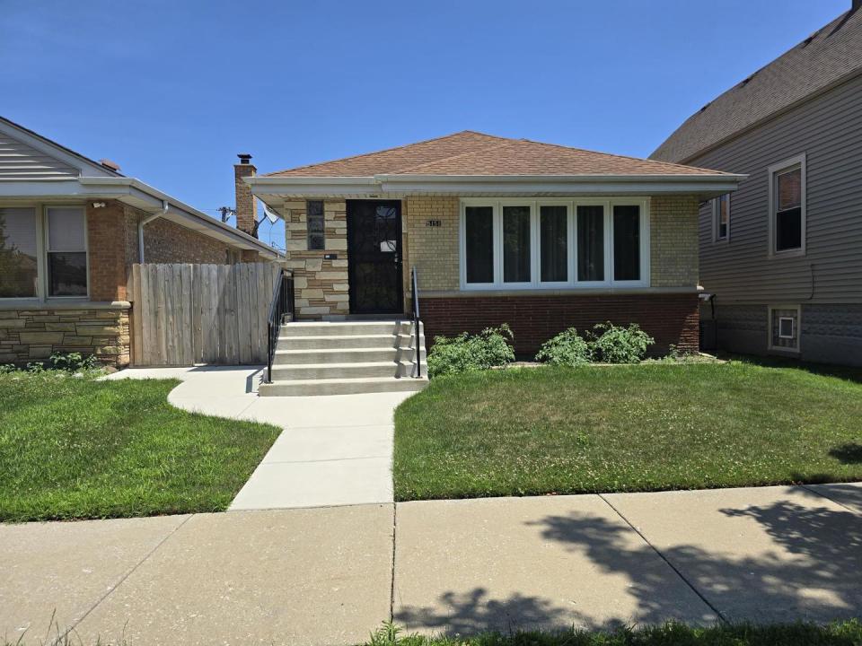 5151 N Meade Avenue, Chicago, Illinois 60630