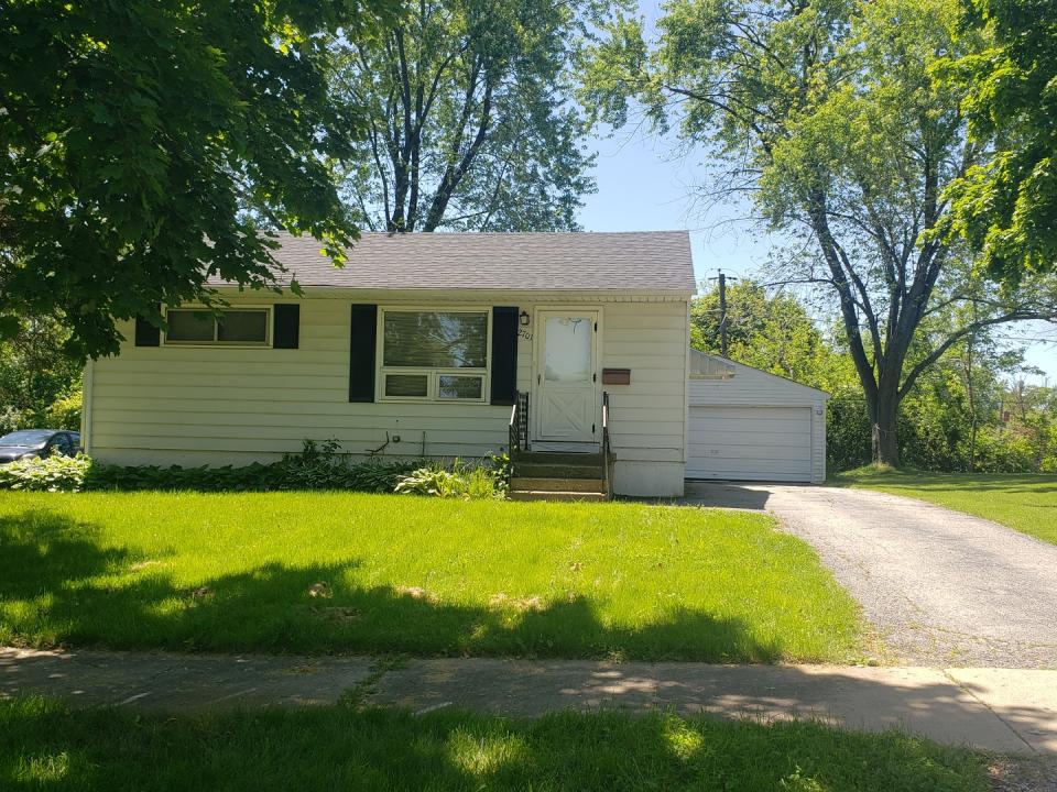 2701 Iroquois Road, Waukegan, Illinois 60087
