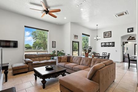 76 Otero Road, Los Lunas, 新墨西哥州 87031, 美國