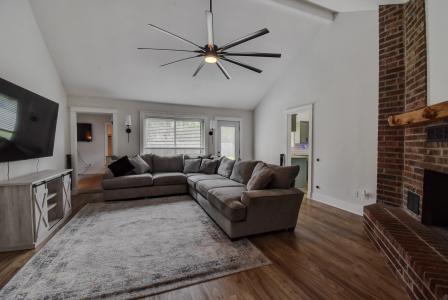 510 Daffodil Street, Lake Jackson, Texas 77566