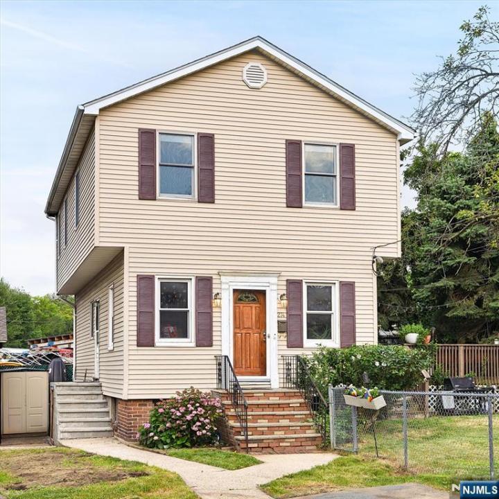 274 Warren Street, Lyndhurst, New Jersey 07071