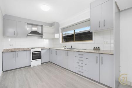 12 Bracknell Road, Canley Heights, NSW 2166, Australie