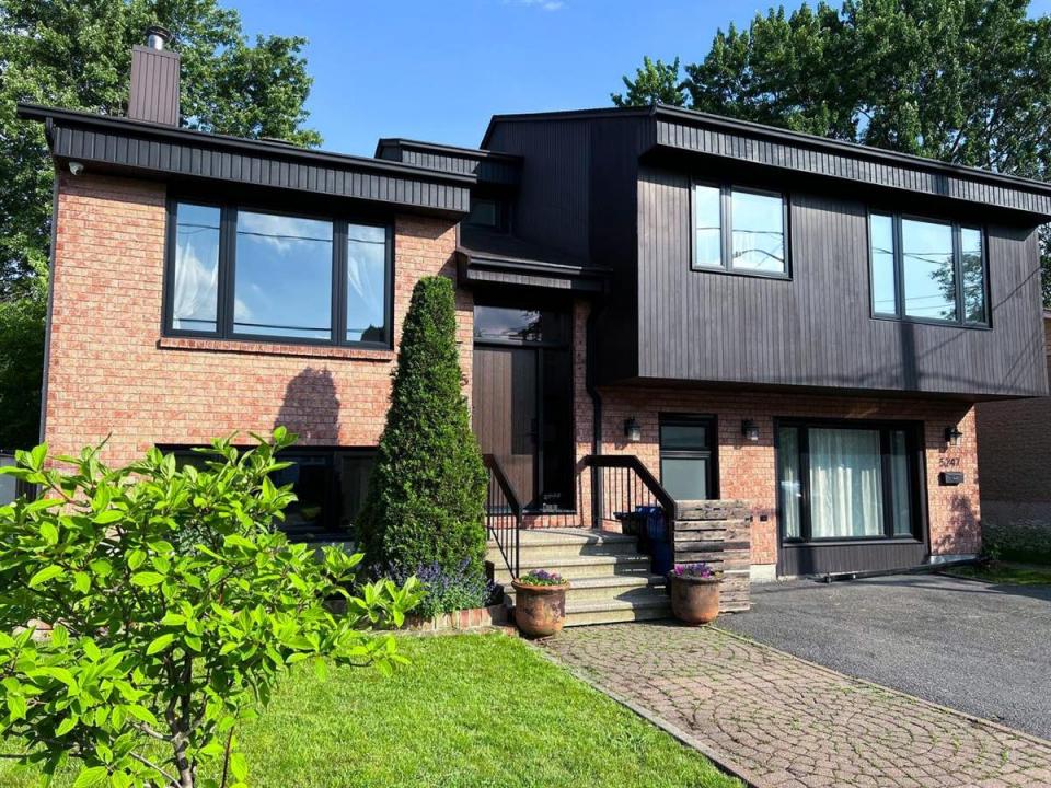 5245-5247  Rue Quevillon, Longueuil (Saint-Hubert), Quebec J3Y 2V5, Canada