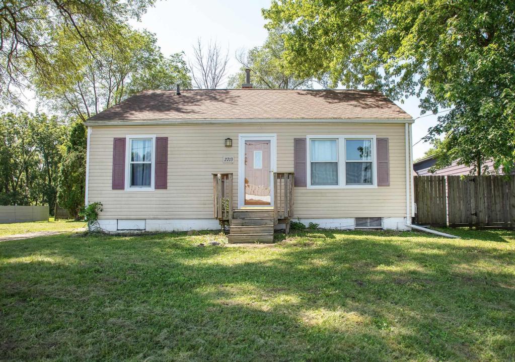 2713 Center Street, Cedar Falls, Iowa 50613, USA