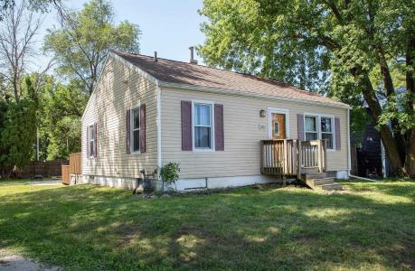 2713 Center Street, Cedar Falls, Iowa 50613, USA