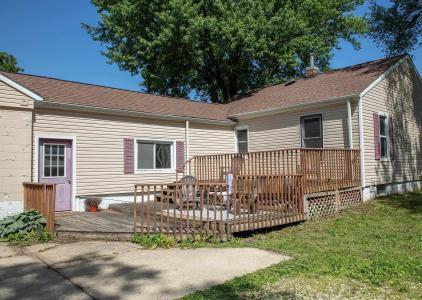 2713 Center Street, Cedar Falls, Iowa 50613, USA