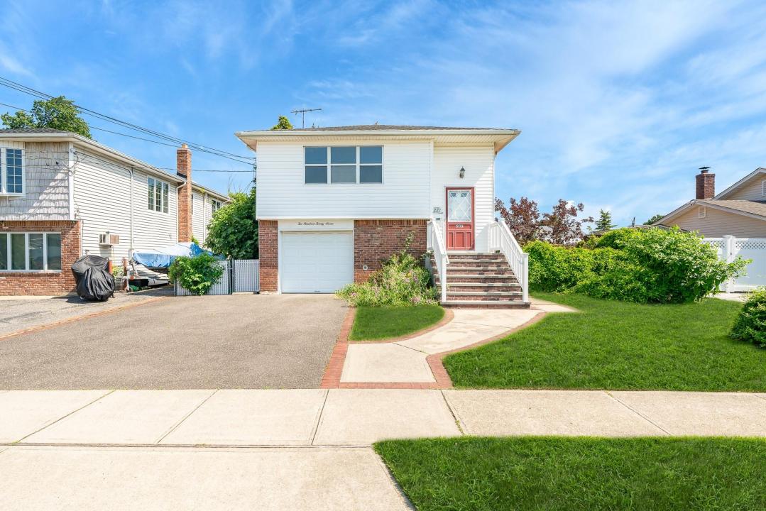 227 N Walnut Street, Massapequa, 纽约州 11758, 美国
