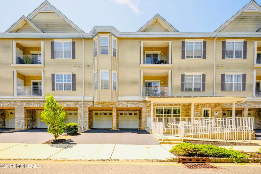 203 Canterbury Lane, Morganville, New Jersey 07751, États-Unis