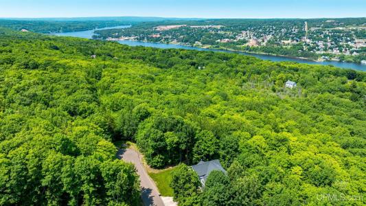 1906 White Oak, Houghton, Michigan 49931, USA