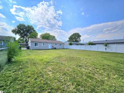 15037 Kerstyn Street, Taylor, Michigan 48180-4884, USA