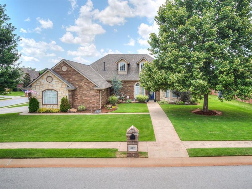 2009 Pembroke Lane, Edmond, Oklahoma 73003, Estados Unidos