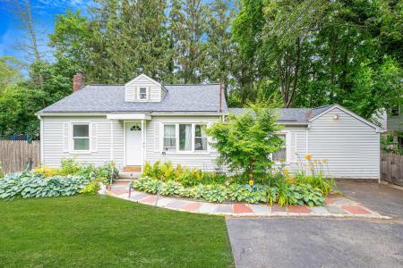11 Amityville Road, Sound Beach, NY 11789, USA
