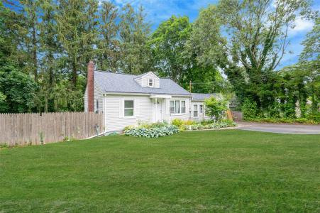 11 Amityville Road, Sound Beach, New York 11789, HOA KỲ