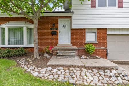 16220 Alpine Drive, Livonia, Michigan 48154, Amerika Birleşik Devletleri