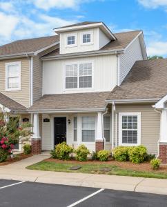 25 Ellington Ter, Clarksville, Tennessee 37040
