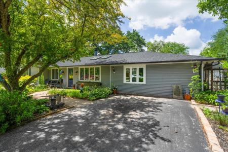 911 S 7th Street, St. Charles, אילינוי 60174, ארצות הברית של אמריקה