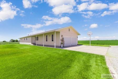 688 1600 W, PINGREE, Idaho 83262, USA