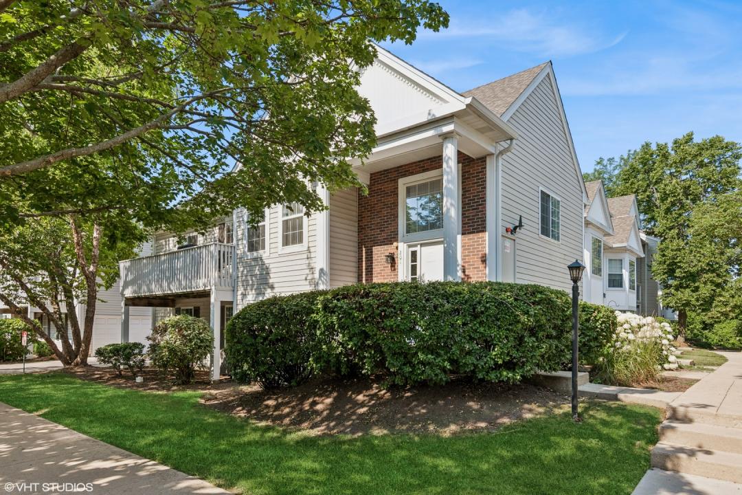 201 Hidden Creek Lane , 201, North Aurora, Illinois 60542, USA