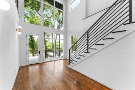 3110 W Jefferson Boulevard, Dallas, Texas 75211