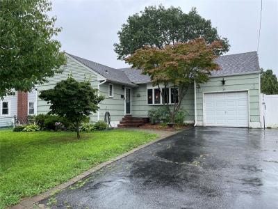 39 Herbert Avenue, Lindenhurst, NY 11757, USA