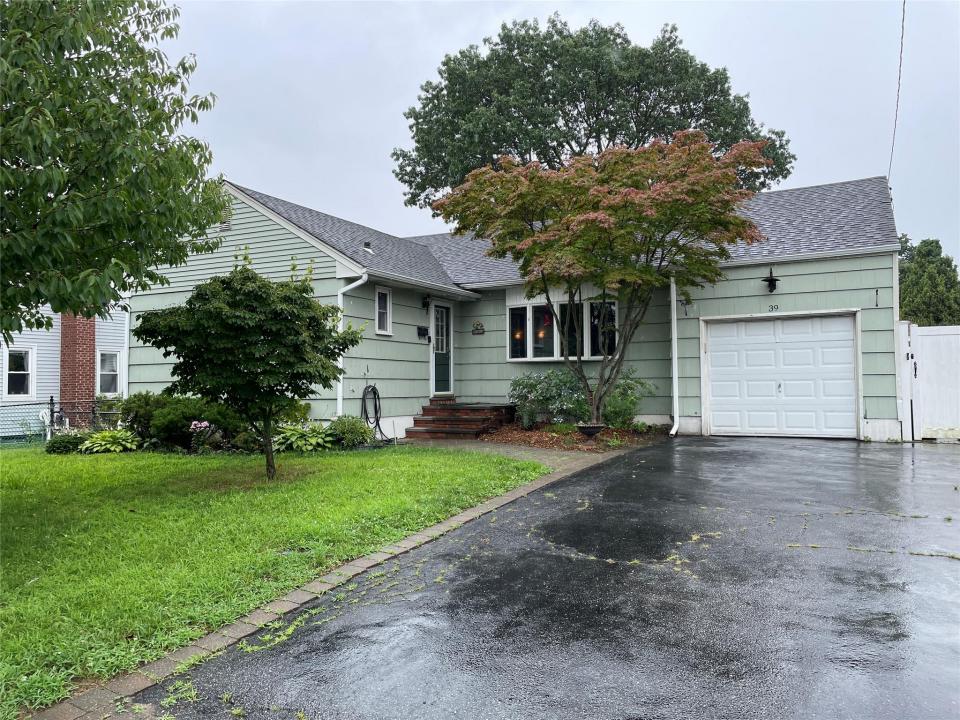 39 Herbert Avenue, Lindenhurst, Nova Iorque 11757, Estados Unidos
