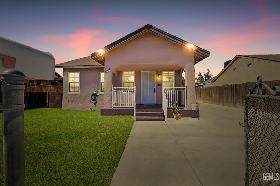 814 Eureka Street, Bakersfield, California 93305