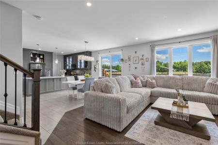 9 JOANEY LANE, Cottam, Ontario N0R 1B0, Canada