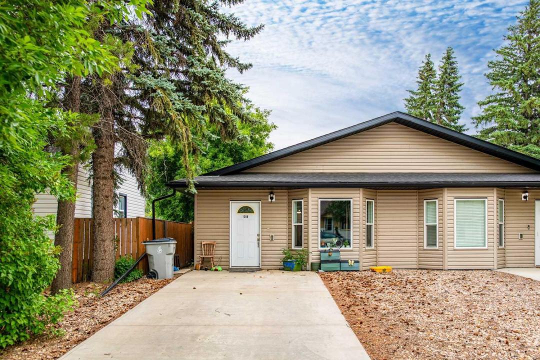 1206 5 AVENUE, Wainwright, Alberta T9W 1L8, Canada