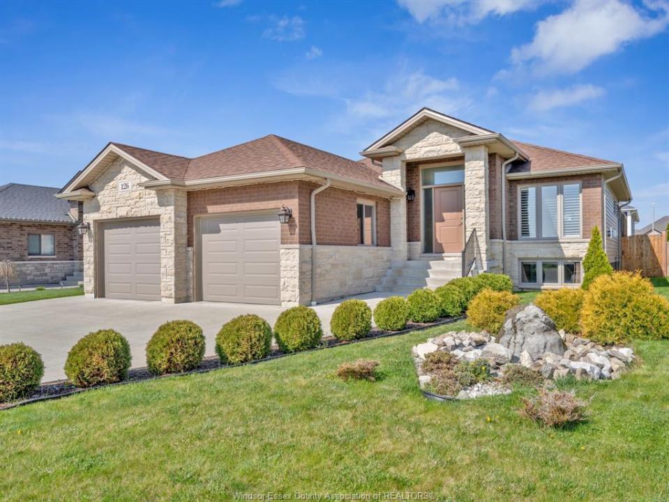 126 GOLFVIEW DRIVE, Kingsville, Ontario N9Y 0E4, Canada