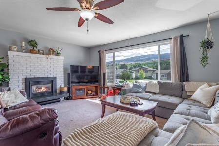 430 MOLNAR ROAD, Kelowna, ブリティッシュコロンビア V1X 5H6, カナダ