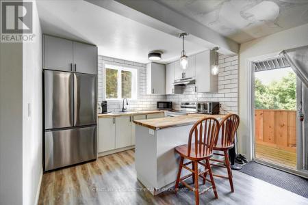2289 LOOP ROAD, Highlands East (monmouth), オンタリオ K0L 3C0, カナダ