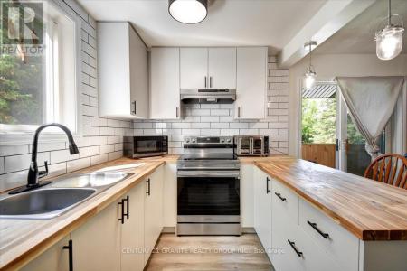 2289 LOOP ROAD, Highlands East (monmouth), オンタリオ K0L 3C0, カナダ