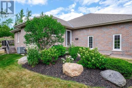 301 CARNEGIE AVENUE, Peterborough North (university Heights), Ontario K9L 0G1, CANADÁ