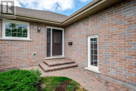 301 CARNEGIE AVENUE, Peterborough North (university Heights), Ontario K9L 0G1, CANADÁ