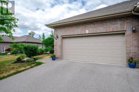 301 CARNEGIE AVENUE, Peterborough North (university Heights), Ontario K9L 0G1, CANADÁ