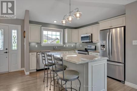 301 CARNEGIE AVENUE, Peterborough North (university Heights), Ontario K9L 0G1, CANADÁ