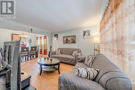 63 MIDLAND AVENUE, Toronto (cliffcrest), Ontario M1N 3Z8, Canada