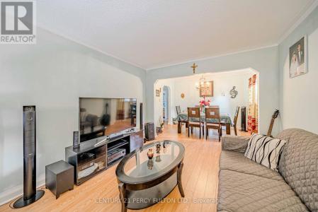 63 MIDLAND AVENUE, Toronto (cliffcrest), Ontario M1N 3Z8, Canada