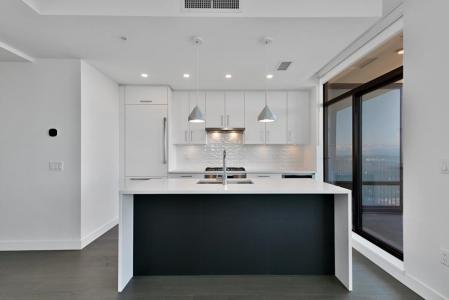 1588 JOHNSTON ROAD, White Rock, British Columbia V4B 3Z7, Canada