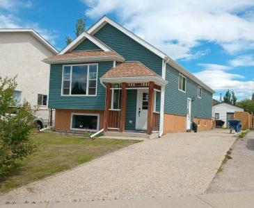 111 SITAR CRESCENT, Hinton, Alberta T7V 1S6, Canada