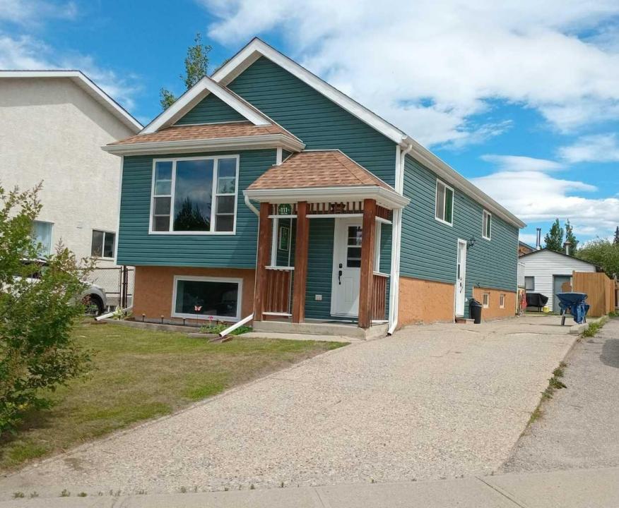 111 SITAR CRESCENT, Hinton, Alberta T7V 1S6, Canada